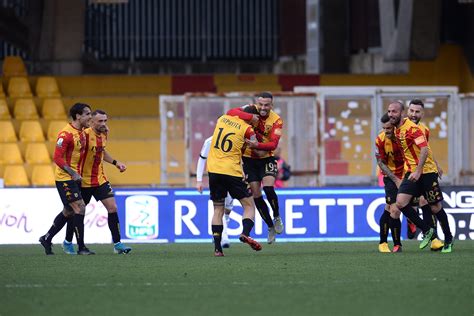 Serie B Benevento da record è la prima squadra a conquistare 63 punti