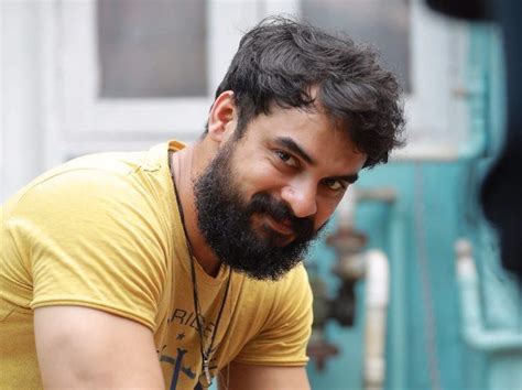 Tovino Thomas Wiki, Age, Family, Movies, HD Photos, Biography, and More ...