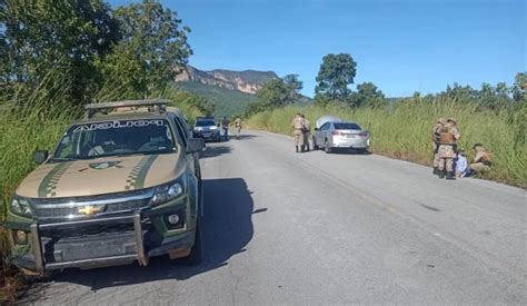 Em Arraias TO carro furtado em Palmas é recuperado pela PM dois são