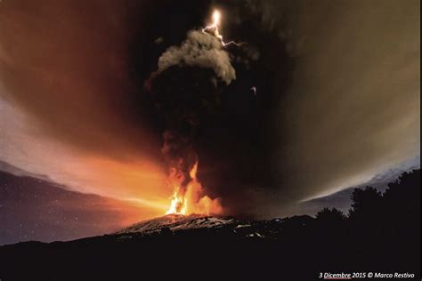 Etna Nuova Colata Dal Cratere Sud Est Flusso Verso Monte Supino