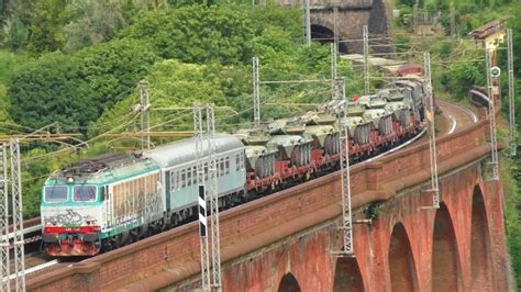 Treno Militare Carico Di Carri Armati E Mezzi In Transito A Genova