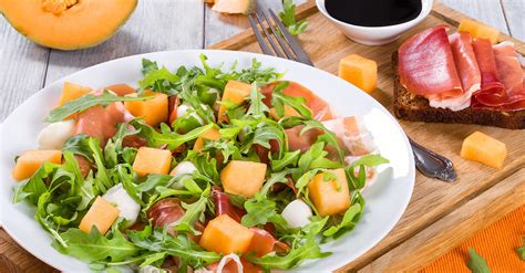 Insalata Di Rucola Melone Mozzarella E Crudo Elisir