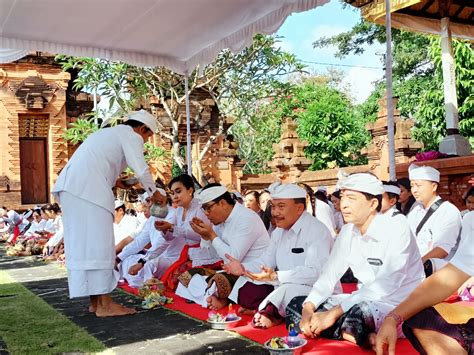 Peringati Hari Tumpek Landep Pemkot Denpasar Gelar Persembahyangan