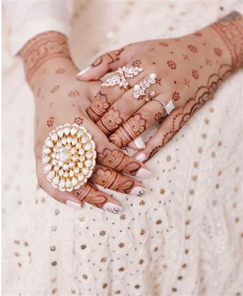 Stunning Mehendi Designs For The Sister Of The Bride And Bridesmaids