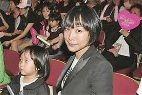 50歲任賢齊和妻子陳則妤及兒女近照 每日頭條