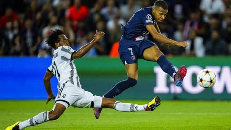 Foto Florentino Perez Bosan Ditanya Tentang Kylian Mbappe