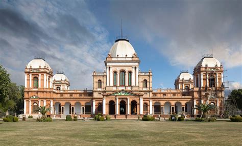 Noor Mahal Bahawalpur Bahawalpur Cool Places To Visit Historical Place