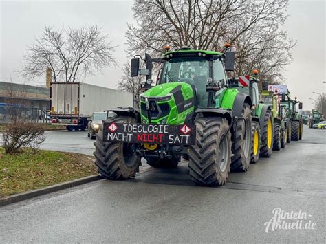 Bauernprotest Landwirte Blockieren Zufahrt Zu ALDI Zentrallager In Rinteln