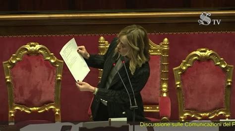 Scontro In Senato Meloni Sventola Fax Di Di Maio Sul Mes Youtube