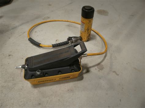 Enerpac Jack with air over hydraulic pump | Power Tools | Oakville / Halton Region | Kijiji