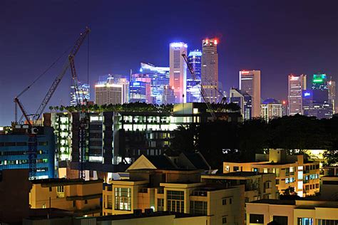 fondo centro de singapur por la noche torre del centro financiero foto