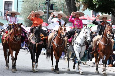 Encabez Lorena Cu Llar Desfile Conmemorativo De La Independencia