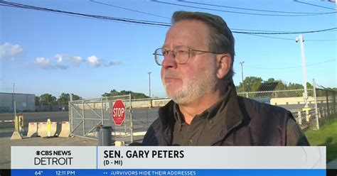 U.S. Sen. Gary Peters joins UAW picket line at Ford Assembly Plant ...