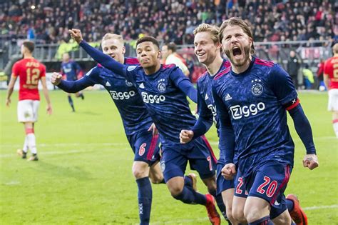 Ajax Blijft In Het Spoor Van Koploper Psv Na Winst In Noord Hollandse