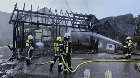 Feuerwehren zu B3 Brand in Hollenstein ausgerückt BFKDO Amstetten