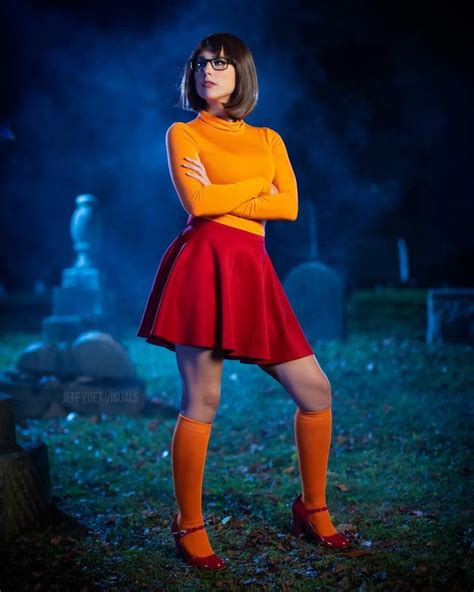 Daphne And Velma Cosplay From Scooby Doo Media Chomp