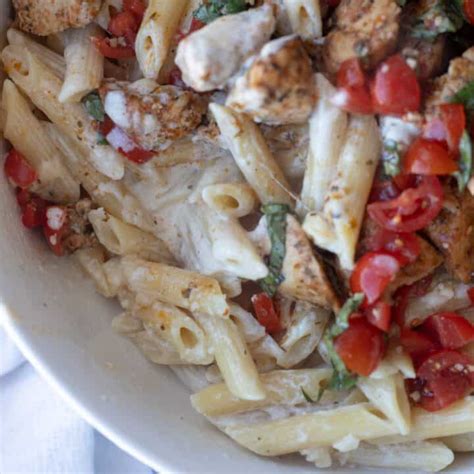 Copycat Applebee S Three Cheese Chicken Penne The Hangry Economist