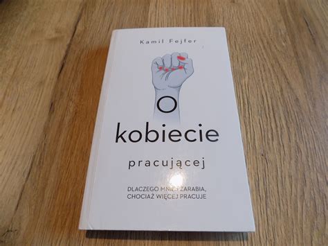 O kobiecie pracującej Kamil Fejfer Zielin Kup teraz na Allegro