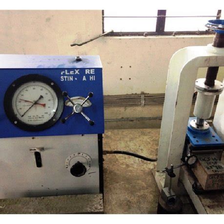 Third Point Loading Arrangement In Flexural Strength Testing Machine