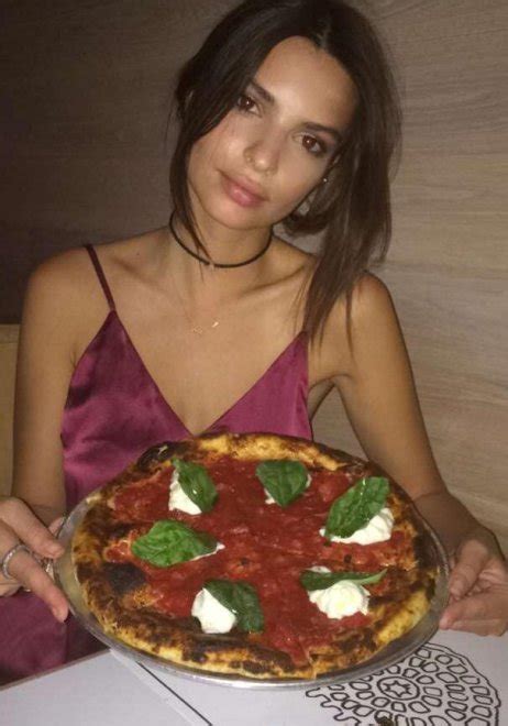 Usa Lendorsement Di Emily Ratajkowski Scende In Campo Per Bernie