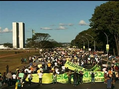 Cinco mil pessoas participam de protesto na Esplanada dos Ministérios d