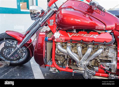 Dodge Viper V 10 Engine Hi Res Stock Photography And Images Alamy