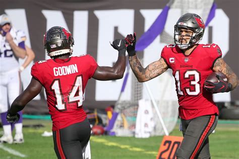 Mike Evans Chris Godwin Injury Update Bucs Wrs Taken Off Final Injury