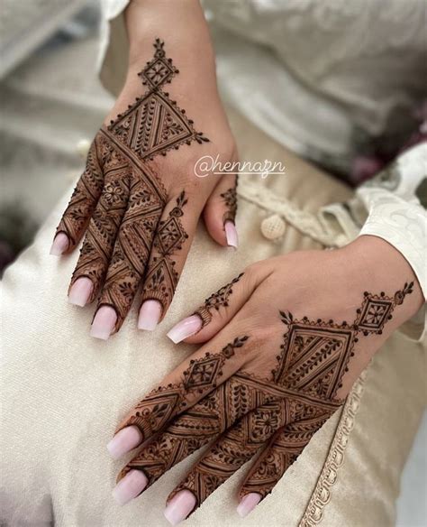 Épinglé par Eman Naeem sur Henna en 2024 Tatouage au henné Modèles