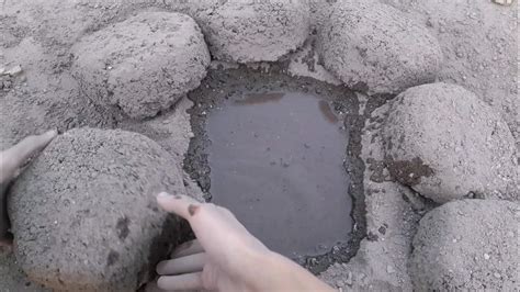 Cruchious Bowls Crumbling In Water Poolcrumbling On Floor Full Floor