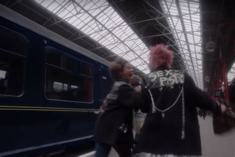 danny boyleun sex pistols odaklı dizisi pistoldan yeni fragman playtuşu