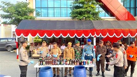 Polres Kotabaru Musnahkan Ratusan Botol Miras Wabup Dan Sekda Hadir