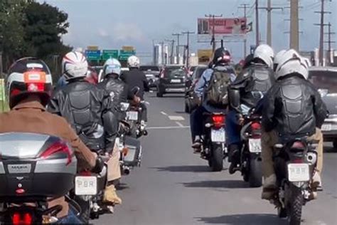 V Deo Bolsonaro Faz Passeio De Moto Antes Do Ato De Pr Candidatura