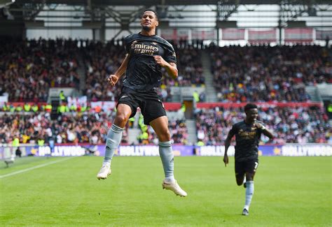 Foot OM Saliba Patron Des Bleus LOM En Pleure Foot 01