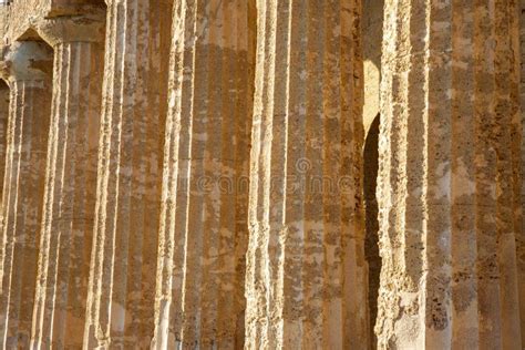 Una Parte De Las Columnas De Las Antiguas Ruinas Del Templo Griego