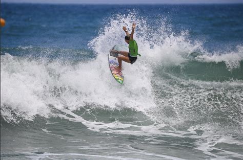 Lespoir du surf français au Salvador Gadiamb re Actualités sportives