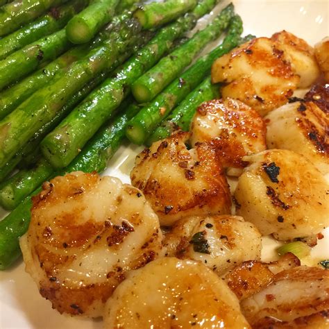 Pan Seared Scallops And Asparagus