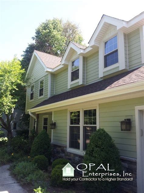 James Hardie Siding In Heathered Moss Cobblestone Trim And Stone In Naperville Traditional