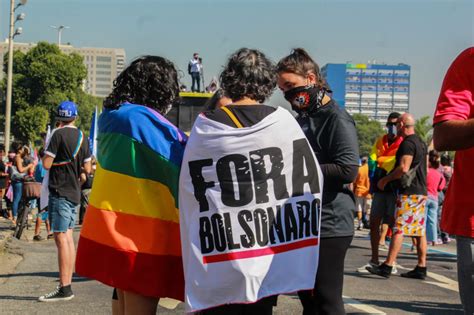 [fotos] Manifestantes Realizam Ato Contra Bolsonaro Pelas Ruas Do Rio