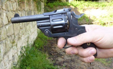 Le revolver LAfricain de la Manufacture Française dArmes et