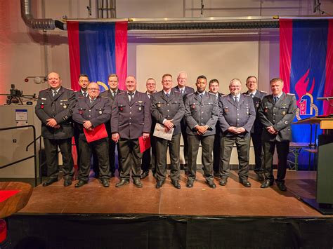 Ehrungen und Beförderungen bei der Jahreshauptversammlung der Feuerwehr