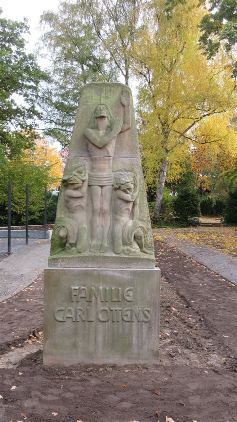 Memoriamgarten Mit Dem Grabmal Der Familie Carl Ottens Wiedenbr Cker