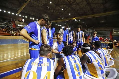 Imágenes del partido de baloncesto entre el Huelva Comercio Viridis y