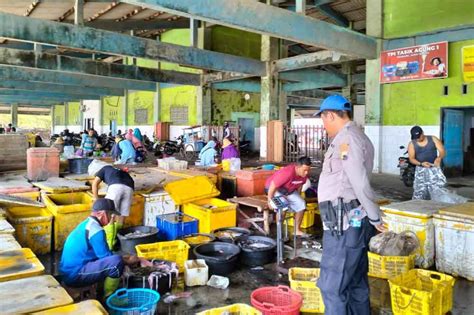 Jaga Kamtibmas Personel Polres Rembang Sambangi Pelabuhan Dan Alfamart