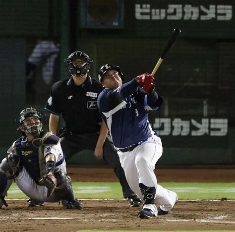 ＜オ・西＞8回、渡部は左越え2ランを放つ（撮影・大森 寛明） ― スポニチ Sponichi Annex 野球