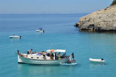 Barco menorquín desde cala Galdana Mestral Menorca