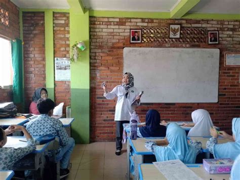 Uks Al Ghifari Berikan Penyuluhan Dan Pemberian Obat Cacing Bagi