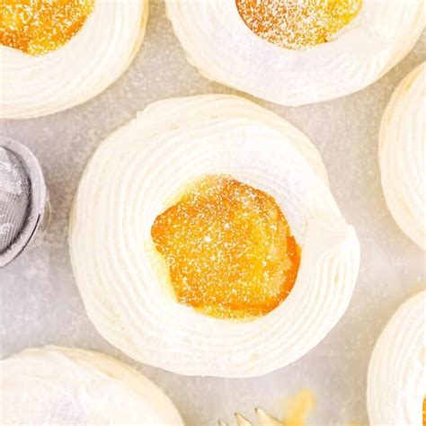 Quick And Traditional Lemon Curd Meringues