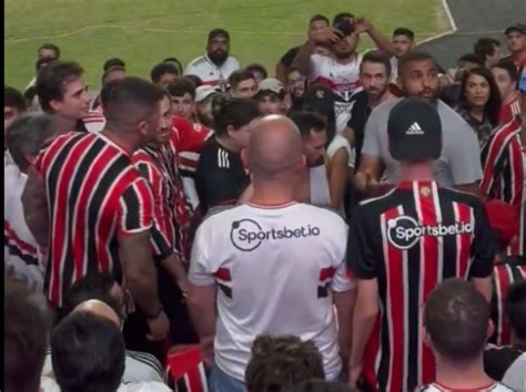 Palmeirense Aparece Na Arquibancada Do Morumbi Em Meio Torcida S O