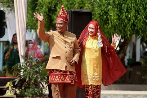 Eksplorasi Keindahan Budaya Ciri Khas Pakaian Adat Suku Di Kalimantan