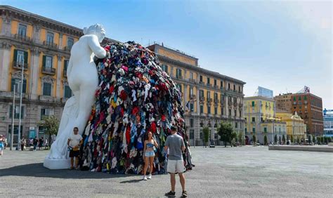 La Venere Degli Stracci A Napoli Ritorna In Piazza Municipio L Opera